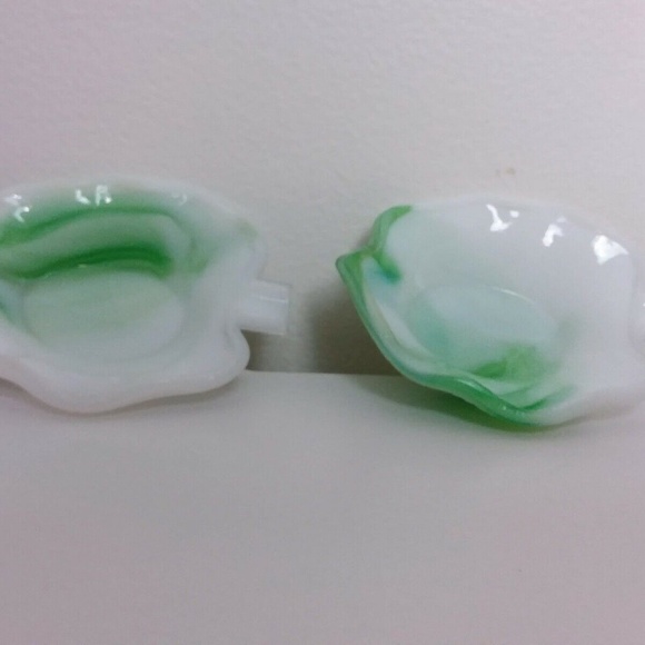 Vtg Set of 2 Green and White Leaf Shaped AKRO AGATE Ashtrays Trinket Dishes - Picture 8 of 8